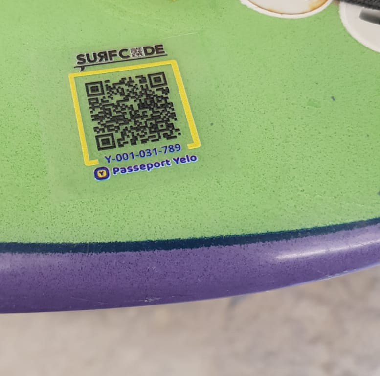 Code QR intégré dans la planche de surf